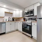 Renovated Hawthorne Retreat